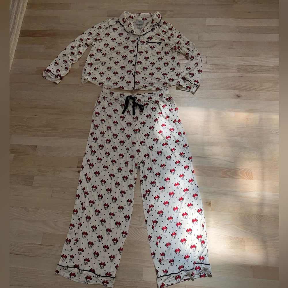 Forever 21 Disney Minnie mouse Pajama Set
